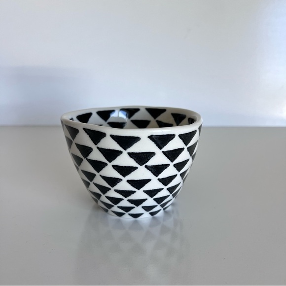 World Market Geometric Mug with Gold Handle Black and White Triangles - Picture 4 of 8